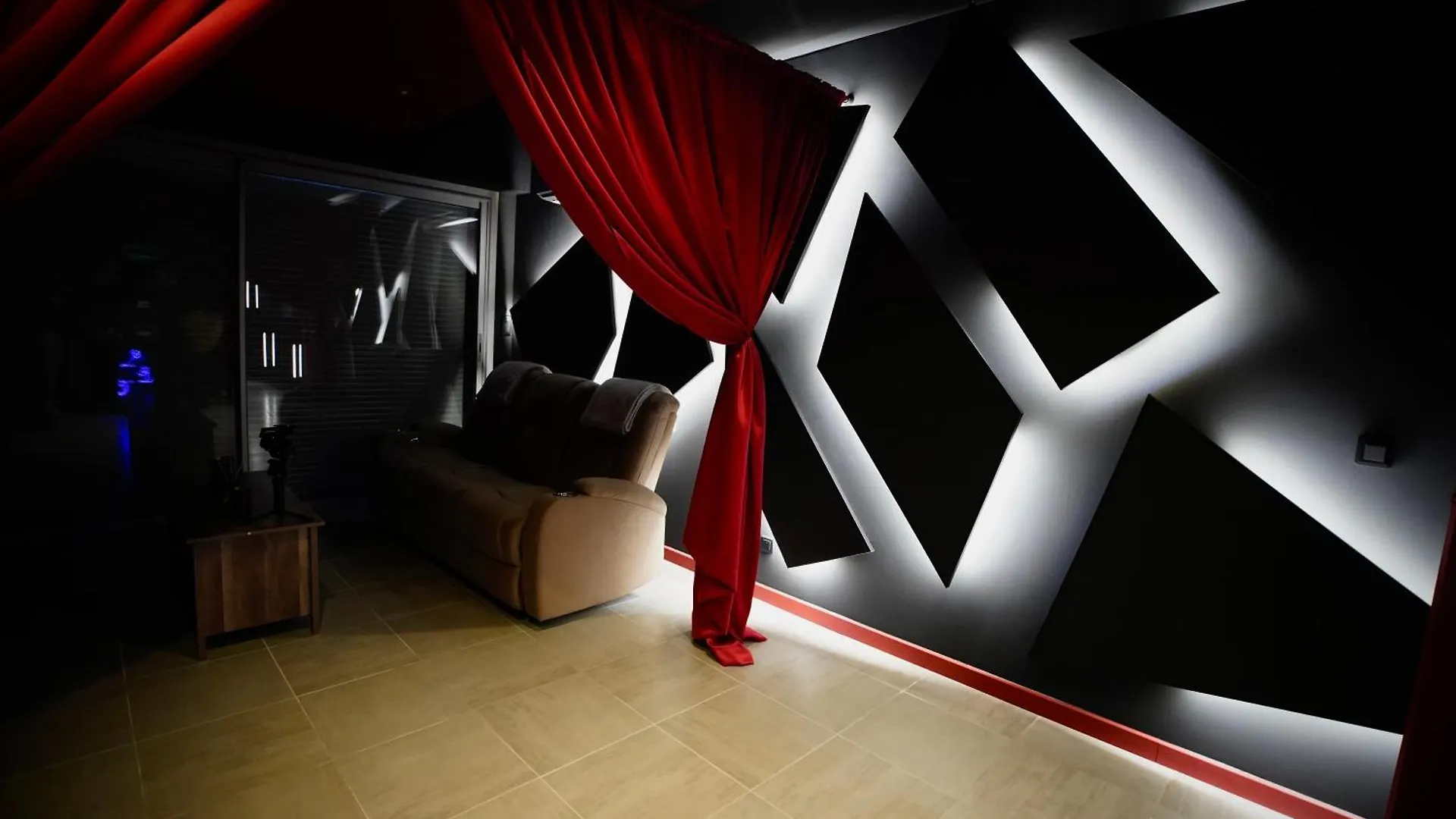 L Unique Cinema Room Grenoble
